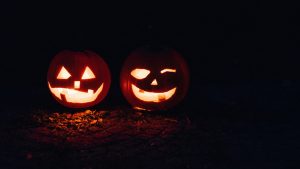 Vem aí uma festa de Halloween com buffet temático, música ao vivo e pinturas faciais para os mais novos