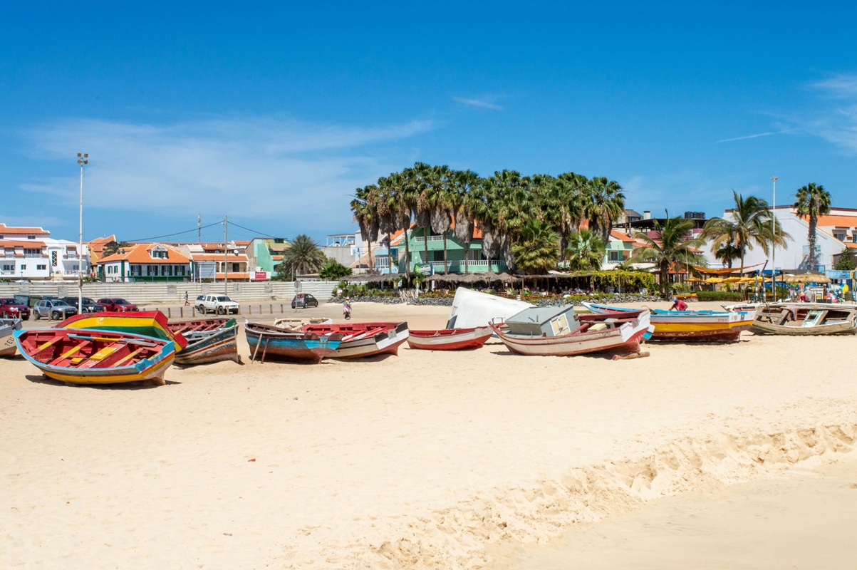 Viajar entre as ilhas de Cabo Verde vai ficar mais barato em 2027. Conheça os preços