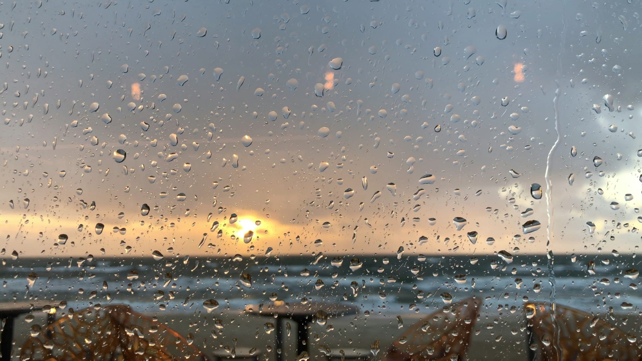 Chuva? Sim. Calor? Também. Saiba como vai estar o tempo nos próximos dias