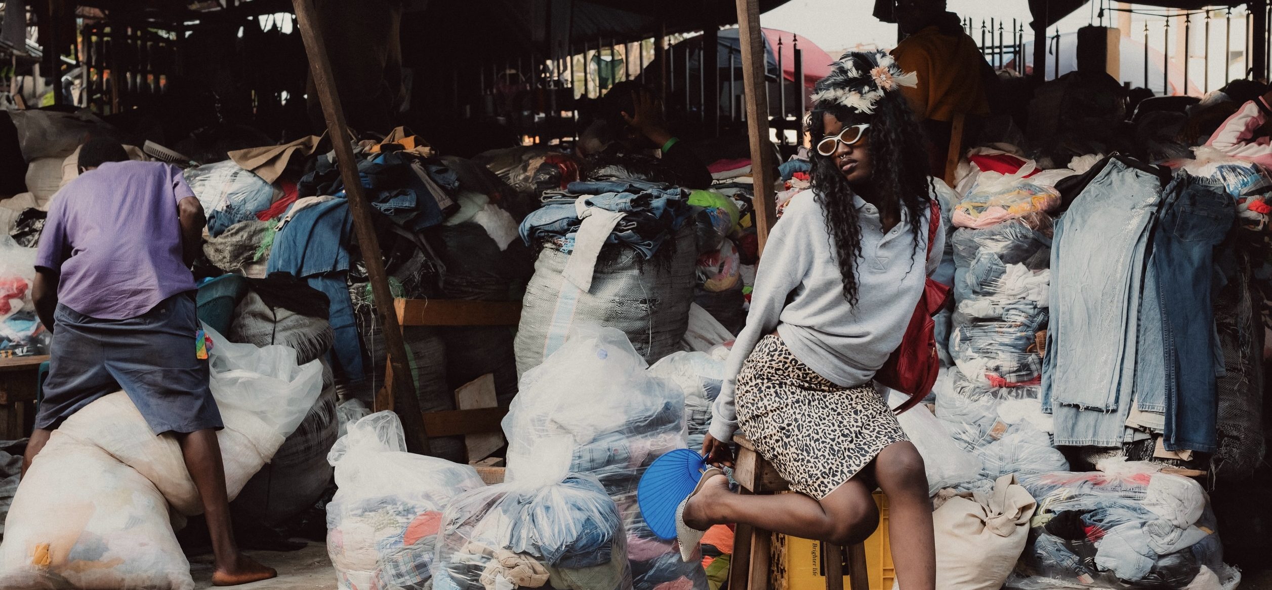 Das ruas da Nigéria para a passerelle. Rachel Ojuromi recriava looks Chanel e agora desfilou para a marca. Veja as fotos