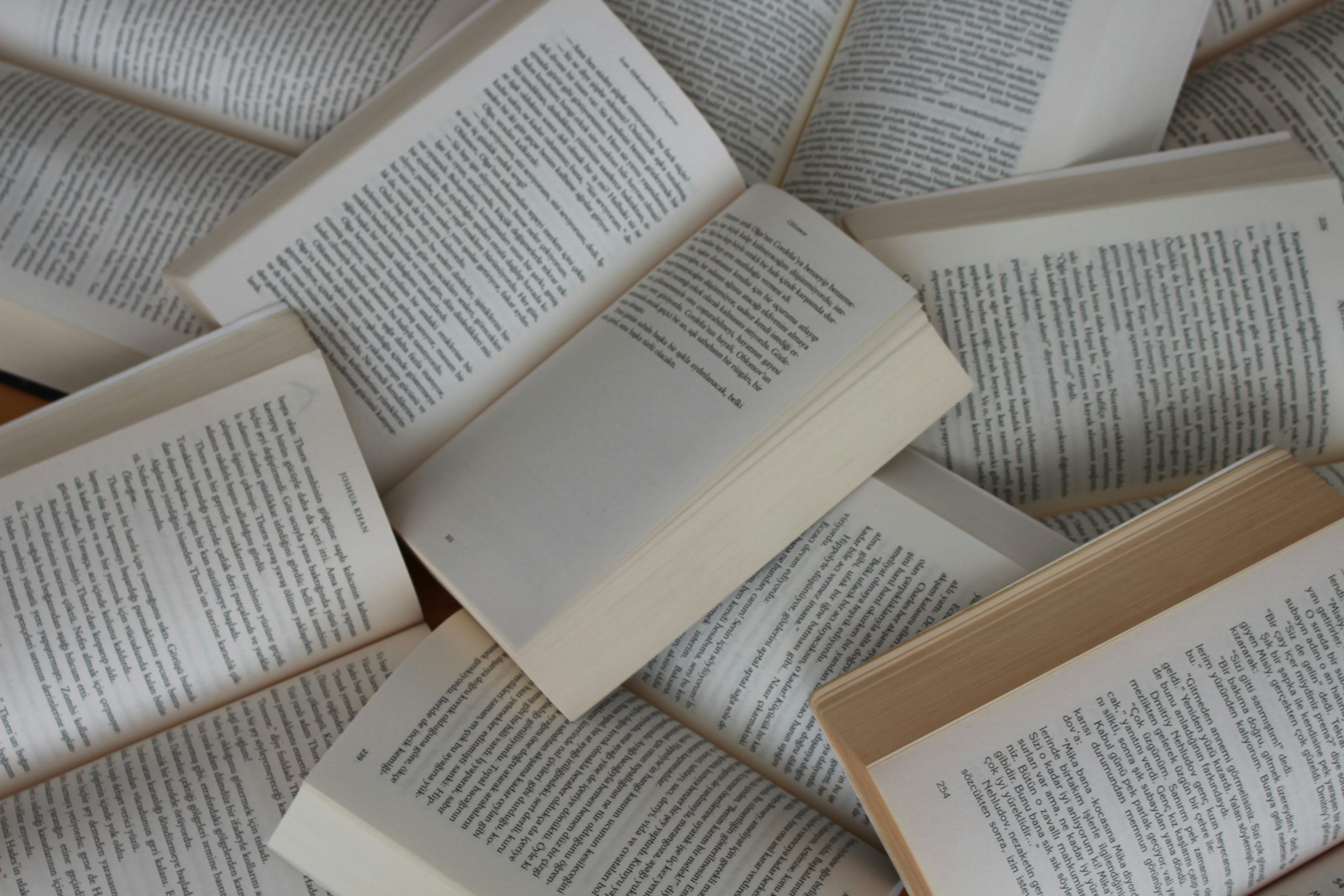 Comprar um livro até 15€? Esta loja bem conhecida está com descontos em alguns dos maiores sucessos literários