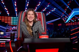 Kelly Clarkson reclama de a terem tratado como se não tivesse dinheiro numa loja. “Perdeste uma venda”