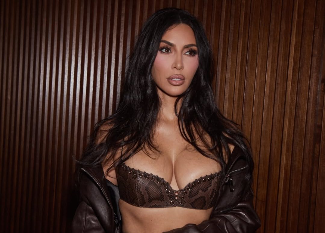 De fenómeno de reality tv ao império da Skims, Kim Kardashian está de parabéns. Vejas as fotos deslumbrantes da influenciadora