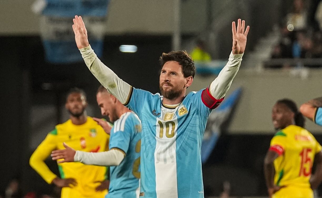 Cristiano Ronaldo reage à despedida de Lionel Messi da seleção argentina. “Uma história que ficará para sempre”