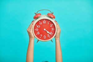 A hora muda no próximo fim de semana. Saiba quando atrasar os relógios (e ganhar uma hora)