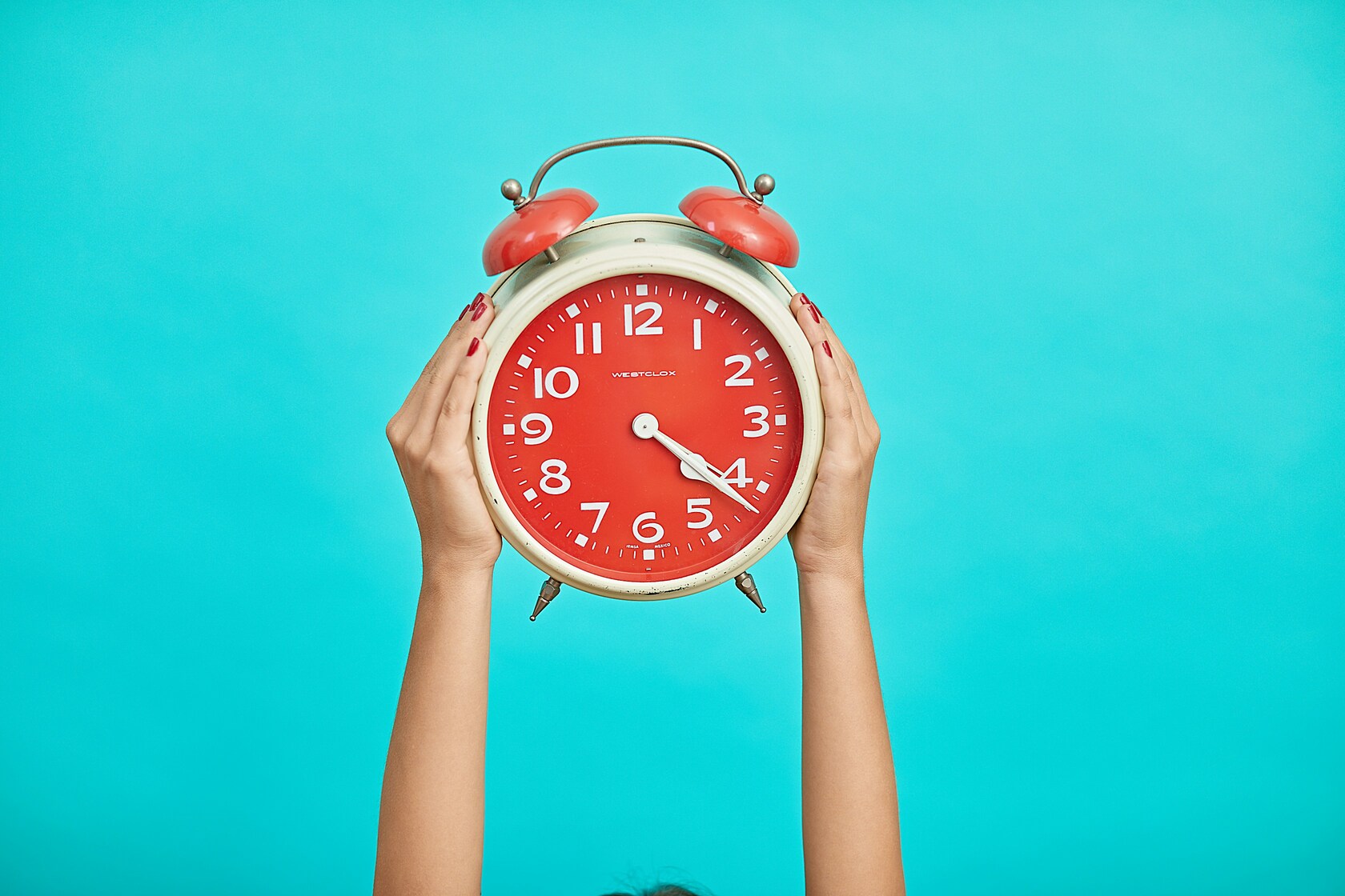 A hora muda no próximo fim de semana. Saiba quando atrasar os relógios (e ganhar uma hora)
