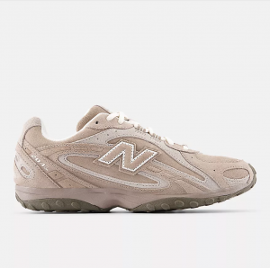 204L. Estes New Balance em camurça têm novas cores ideais para combinar com o armário de outono