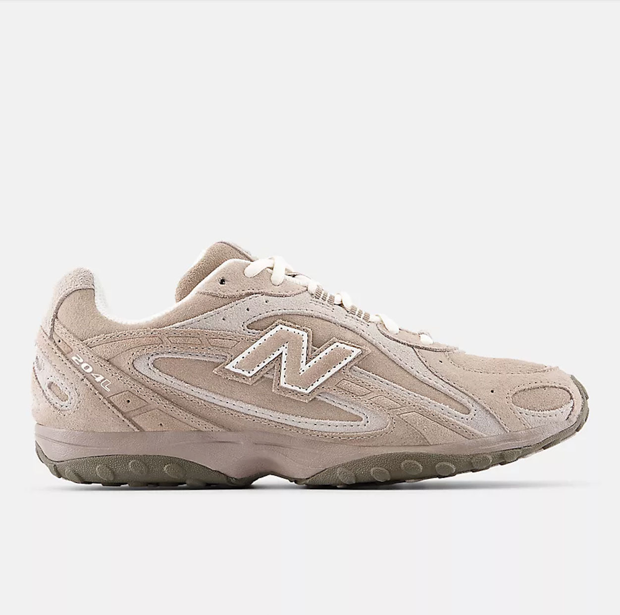 204L. Estes New Balance em camurça têm novas cores ideais para combinar com o armário de outono