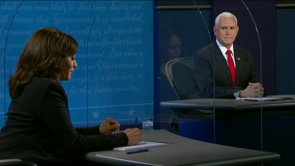 A mosca na cabeça de Pence já é um meme da internet. Os 7 momentos mais marcantes do 2.º debate das presidenciais dos EUA