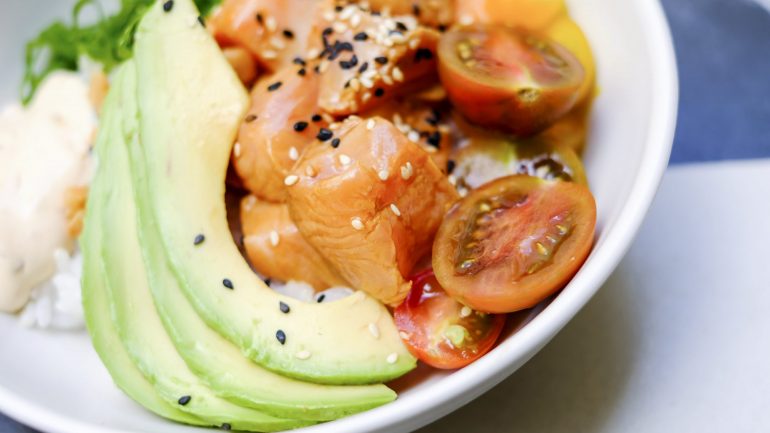 A Poké Bowl já é um dos pratos mais pedidos / Vogue Café Porto