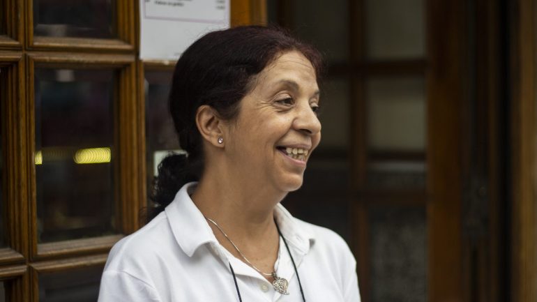 Filomena Candeias vivia bem perto do epicentro do incêndio. Acordou com um telefonema de uma tia e o resto do dia foi passado a rezar para que as chamas não chegassem até sua casa, na rua do Duque.