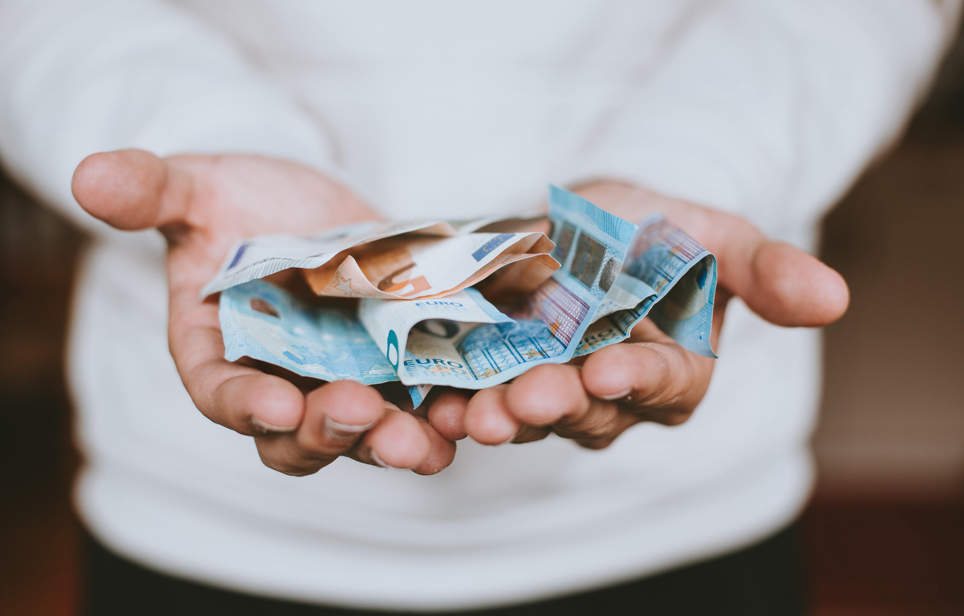 Reembolsos do IRS estão a ser adiados propositadamente pelo Estado para compensar buraco nas contas