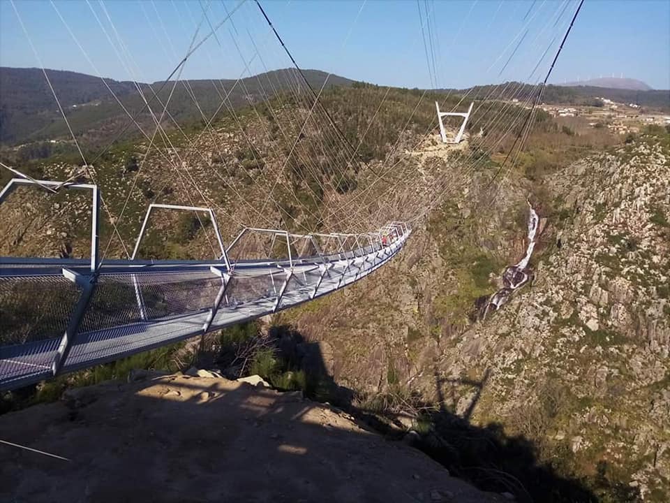 A nova ponte suspensa dos Passadiços do Paiva é inaugurada este mês e é das maiores do mundo
