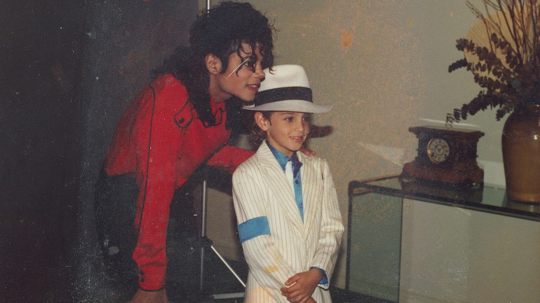 Michael Jackson e Wade Robson, uma das vítimas e uma das figuras centrais do documentário