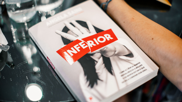 Depois de lançar 'Inferior', Angela Saini escreveu 'Superior', sobre desigualdade racial
