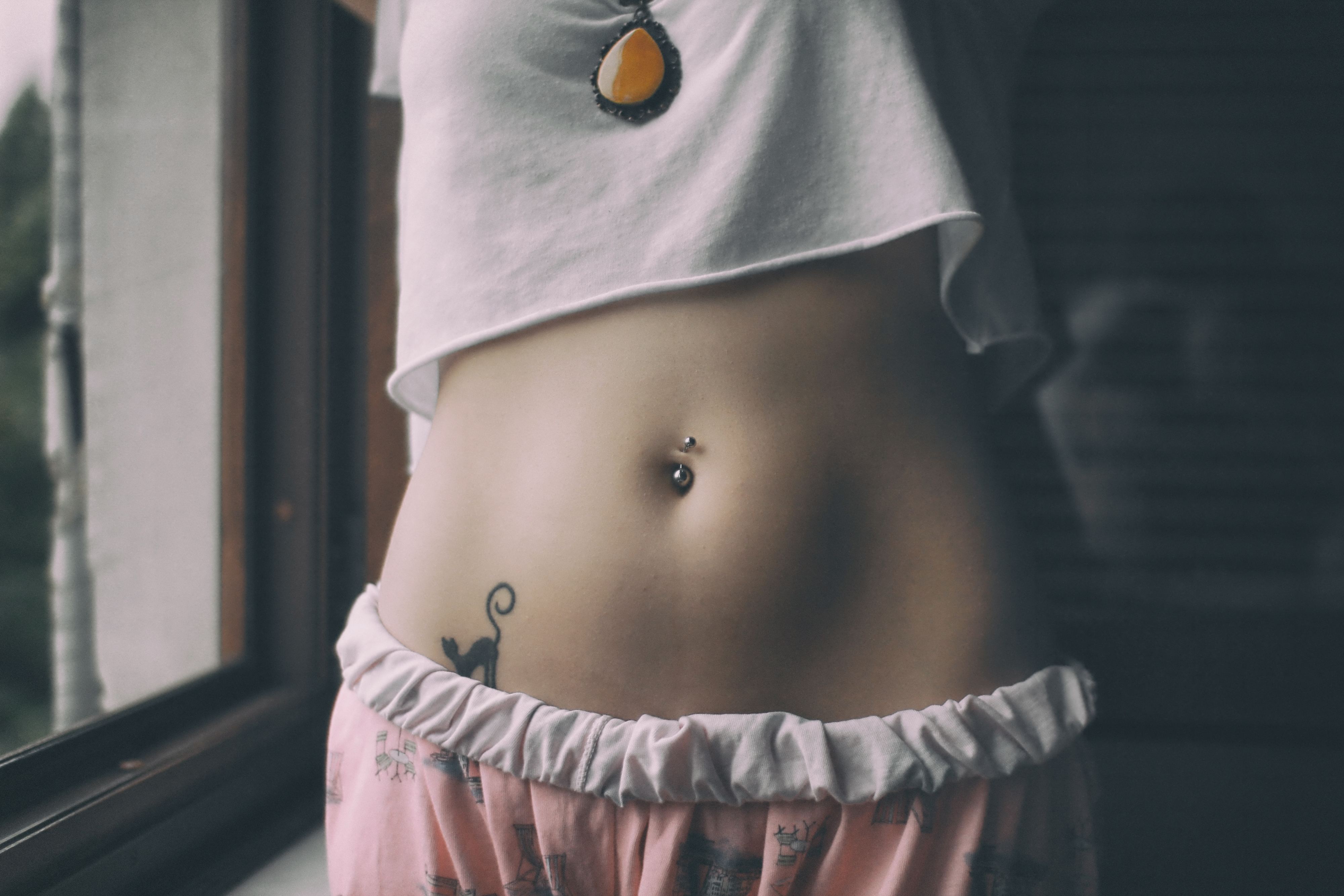 Existem alimentos que tornam a barriga mais lisa? Falámos uma especialista