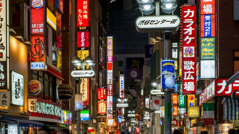 A cidade japonesa ganha ainda mais vida à noite 