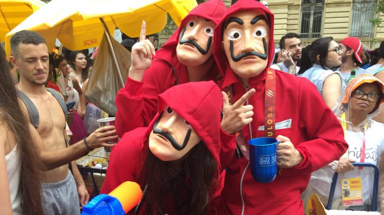 No carnaval do Brasil, 'La Casa de Papel' marcou a tendência dos disfarces 