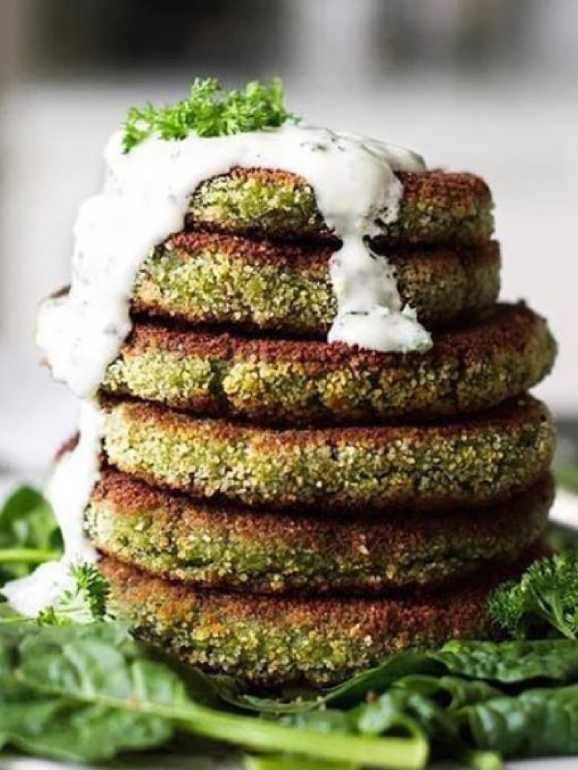 O saudável não tem de ser aborrecido. 5 receitas de nutricionistas para as marmitas da semana
