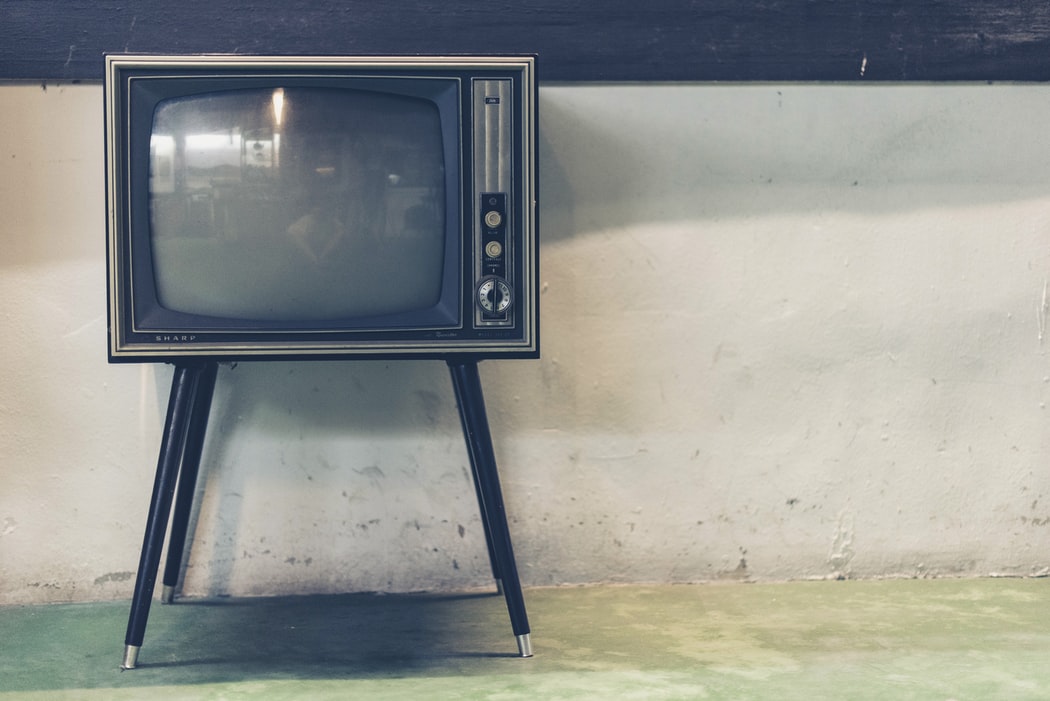 Quiz. Consegue adivinhar estes 10 programas de televisão através de sinopses toscas? Prove-o