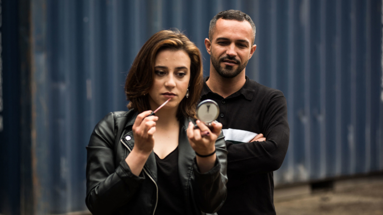 Andreia que mostrar ao filho como é viver uma vida menos consumista. Renato quer levar dicas para casa, na Madeira, sobre com o evitar o materialismo