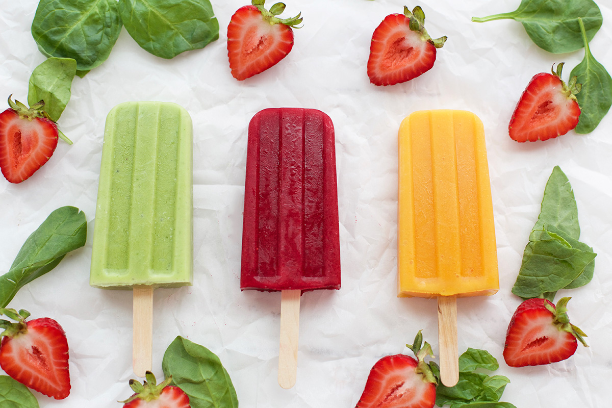 8 gelados de pauzinho saudáveis para fazer em casa