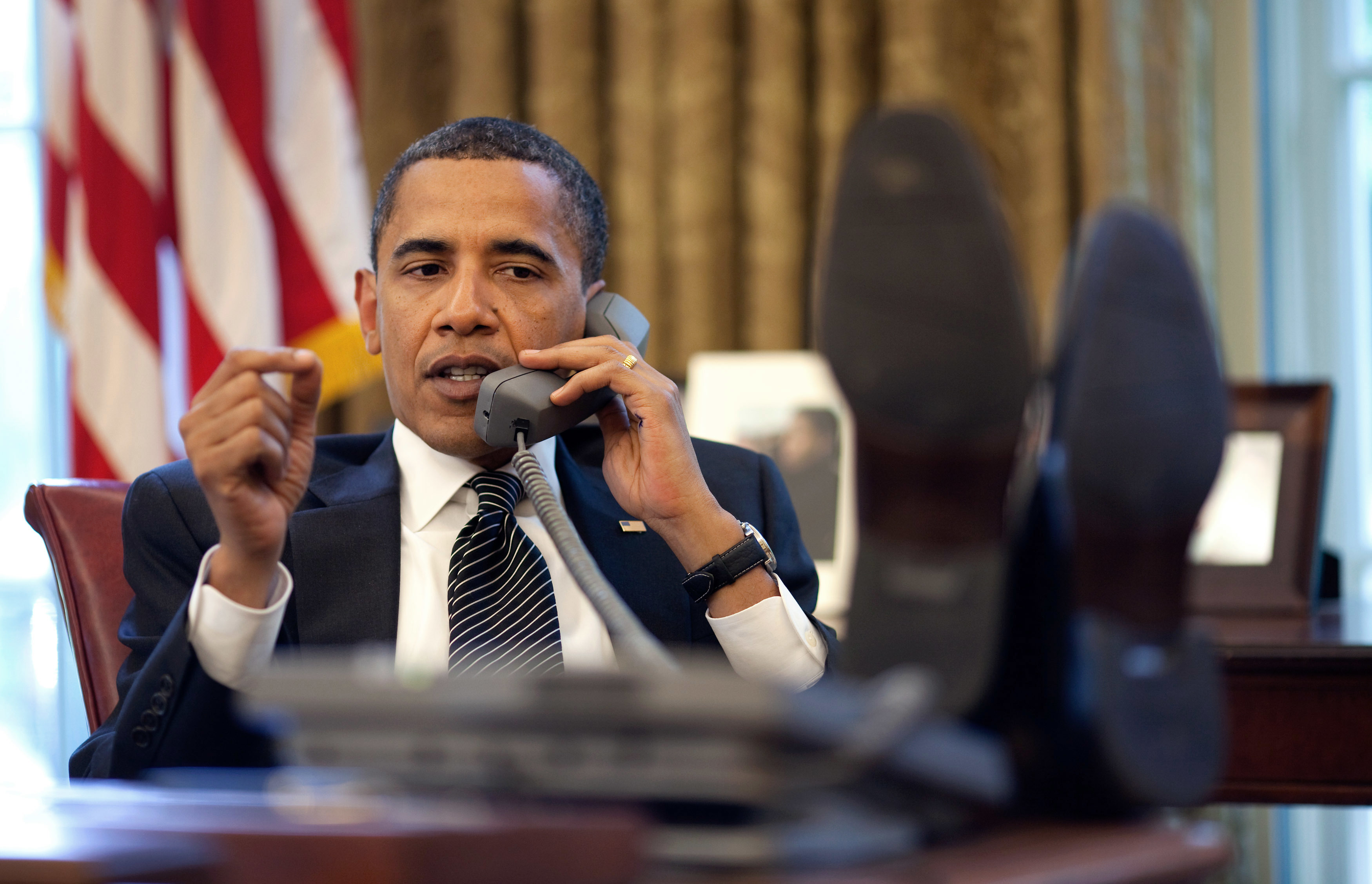 Barack Obama telefona a eleitores nos EUA para apelar ao voto. Veja o vídeo