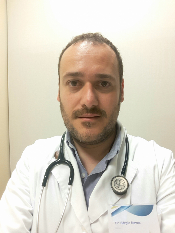 Sérgio Neves é coordenador da unidade de pediatria da Clínica de Santo António