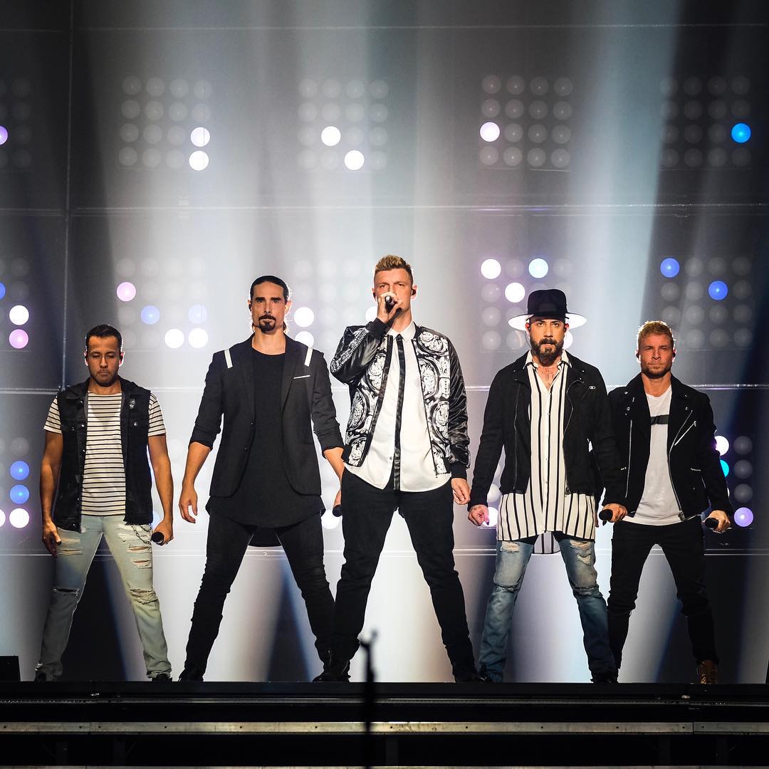 Da pornografia em grupo, à primeira experiência de AJ com as drogas. 7 curiosidades sobre os Backstreet Boys