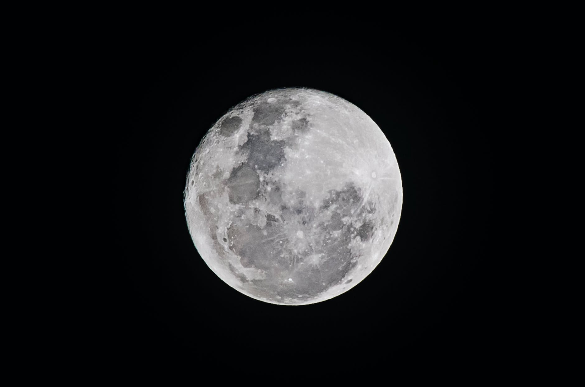 Fenómeno raro: esta sexta-feira começa a “Lua de Morango”, que dura três dias