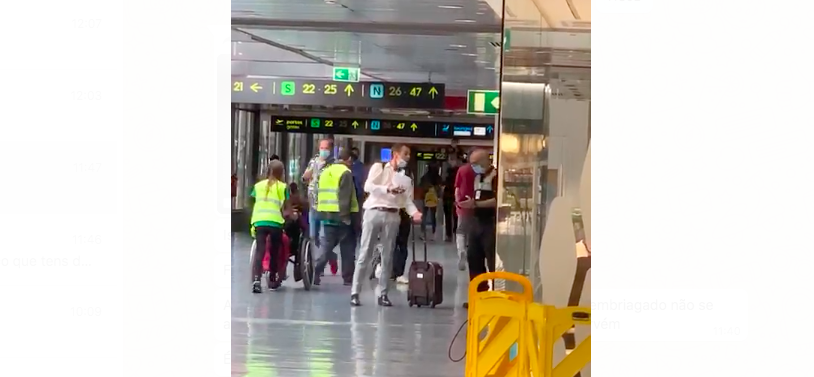 Vídeo. Homem embriagado não se aguenta em pé no aeroporto de Lisboa e segurança intervém