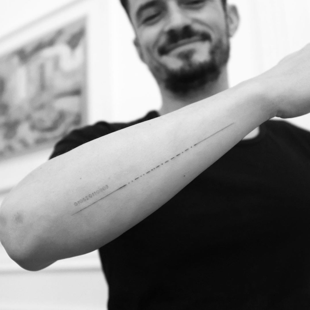 Orlando Bloom tatua nome do filho com um erro — entretanto já corrigido