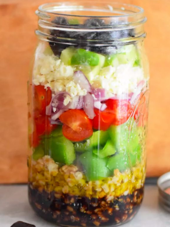 Plano da semana. 3 receitas de saladas em frasco para levar para o escritório