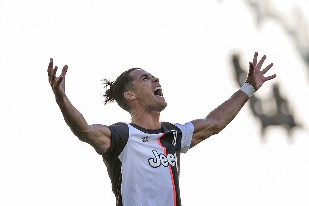 Cristiano Ronaldo faz 36 anos. Veja os melhores cortes de cabelo e penteados do craque
