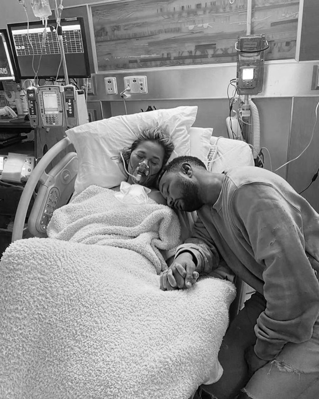 Filho de John Legend e Chrissy Teigen morre depois de nascer