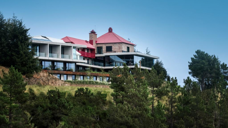 70 anos depois, abriu como Casa de São Lourenço. É o primeiro cinco estrelas da Serra da Estrela