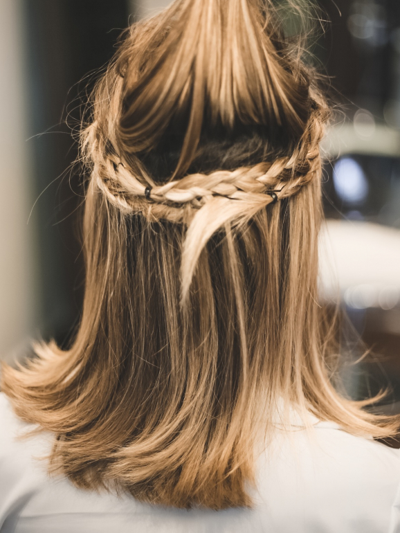 Sugestão de penteado: um semi apanhado com tranças