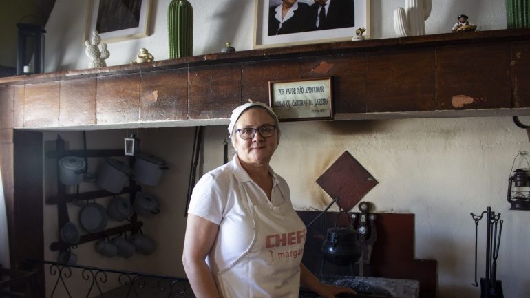 Adelina Pinheiro, cozinheira e proprietária, trabalha no Adiafa há 34 anos.