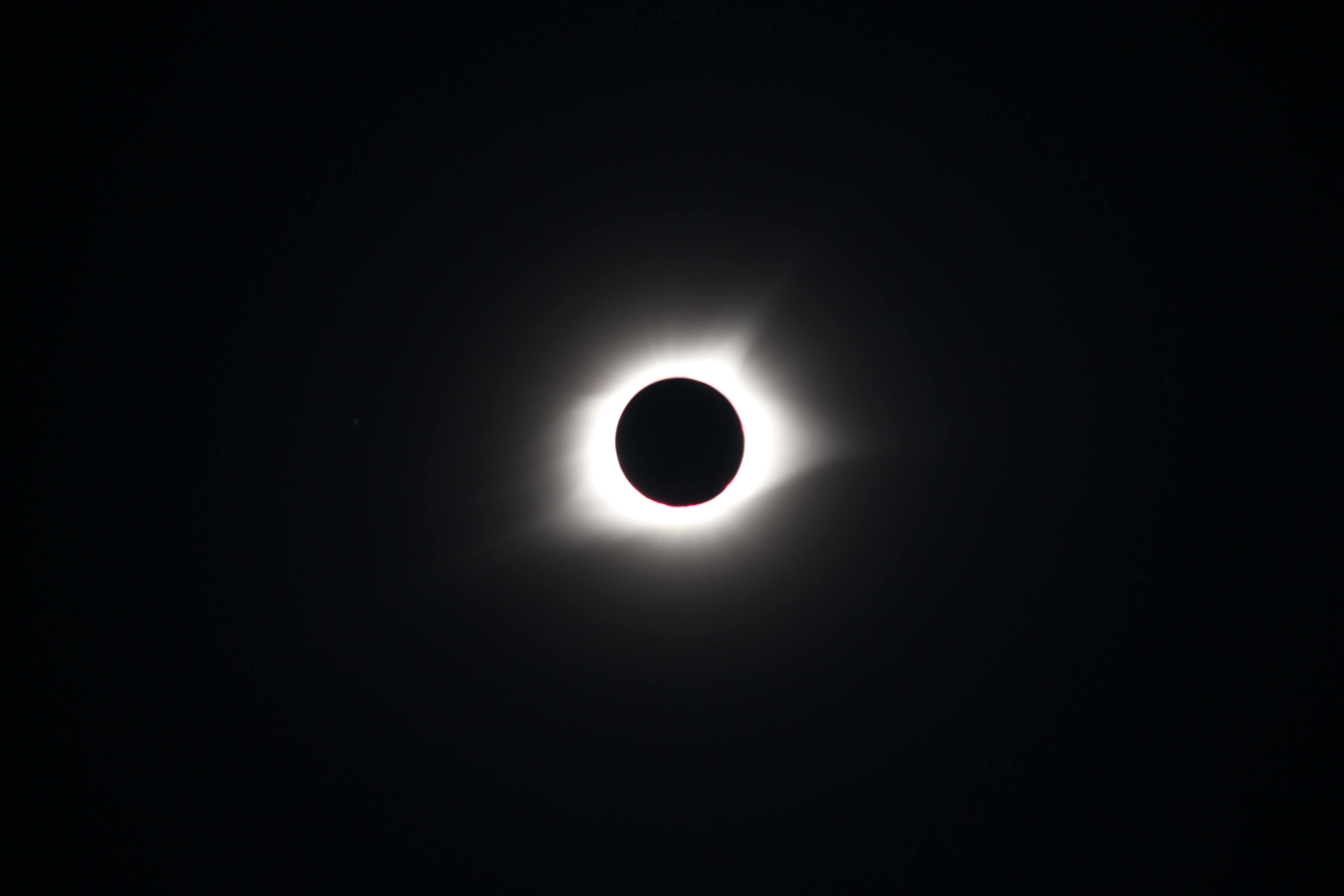 Hoje há eclipse total do sol. Perceba qual a influência da Lua Nova em Sagitário
