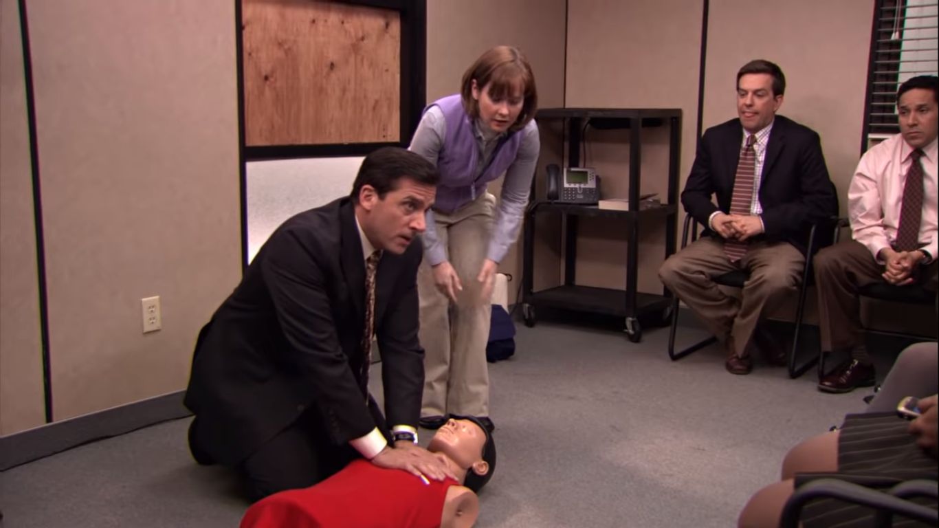 Homem salva vida com reanimação cardiorrespiratória que aprendeu em “The Office”