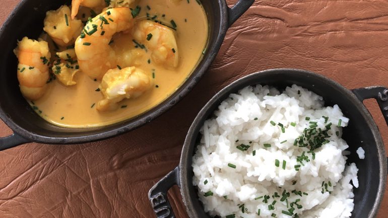 O caril de gambas à goesa é uma das especialidades da casa, desta vez, com inspiração goesa