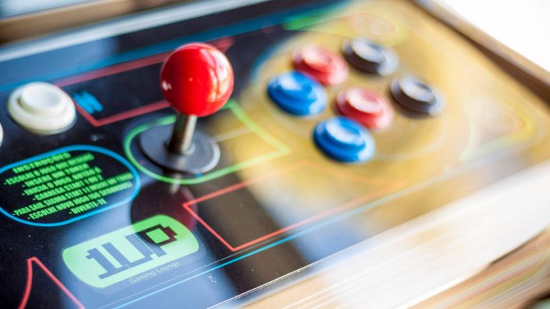 O 1UP foi o primeiro bar temático de videojogos a ser criado em Portugal e é hoje o ponto de encontro entre os vários jogadores de Lisboa