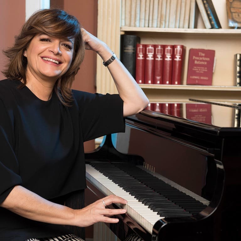 Aos 57 anos, Júlia Pinheiro concretiza sonho de infância: “Sinto-me tão feliz com este pequeno prazer”
