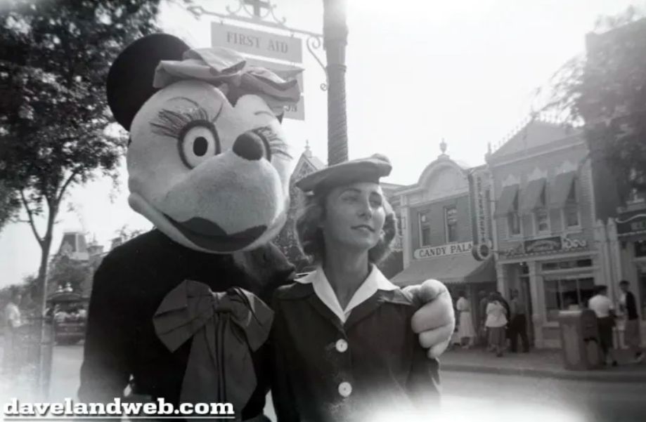 Como era a Disneyland entre os anos 50 e 70? Assustadora