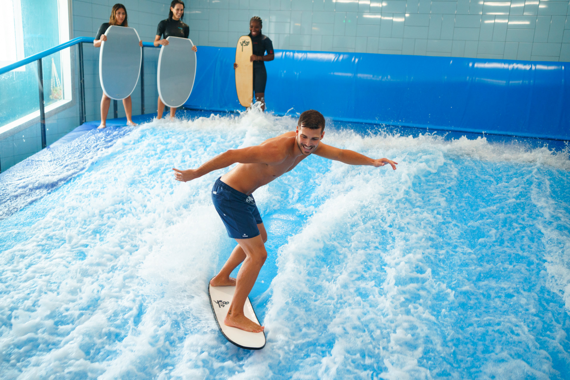 The Wave Factory. O 3 em 1 que junta um restaurante, um coworking e ondas artificiais