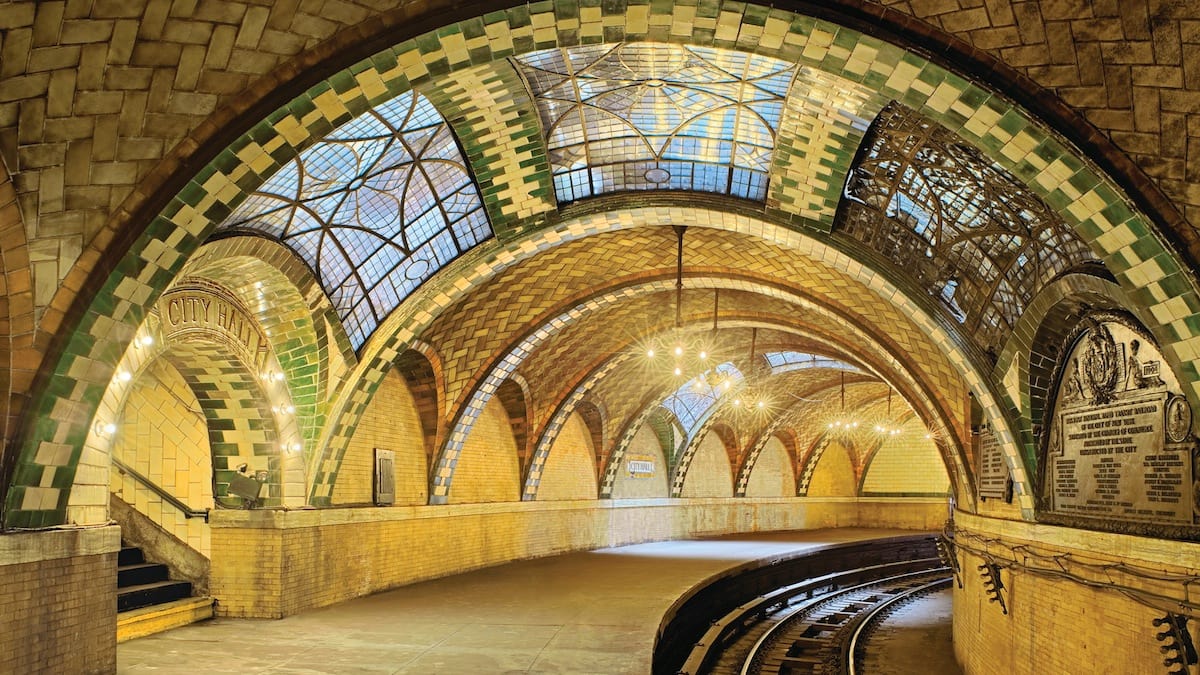 Esta estação de metro secreta de Nova Iorque está fechada há 77 anos e é uma das mais bonitas do mundo