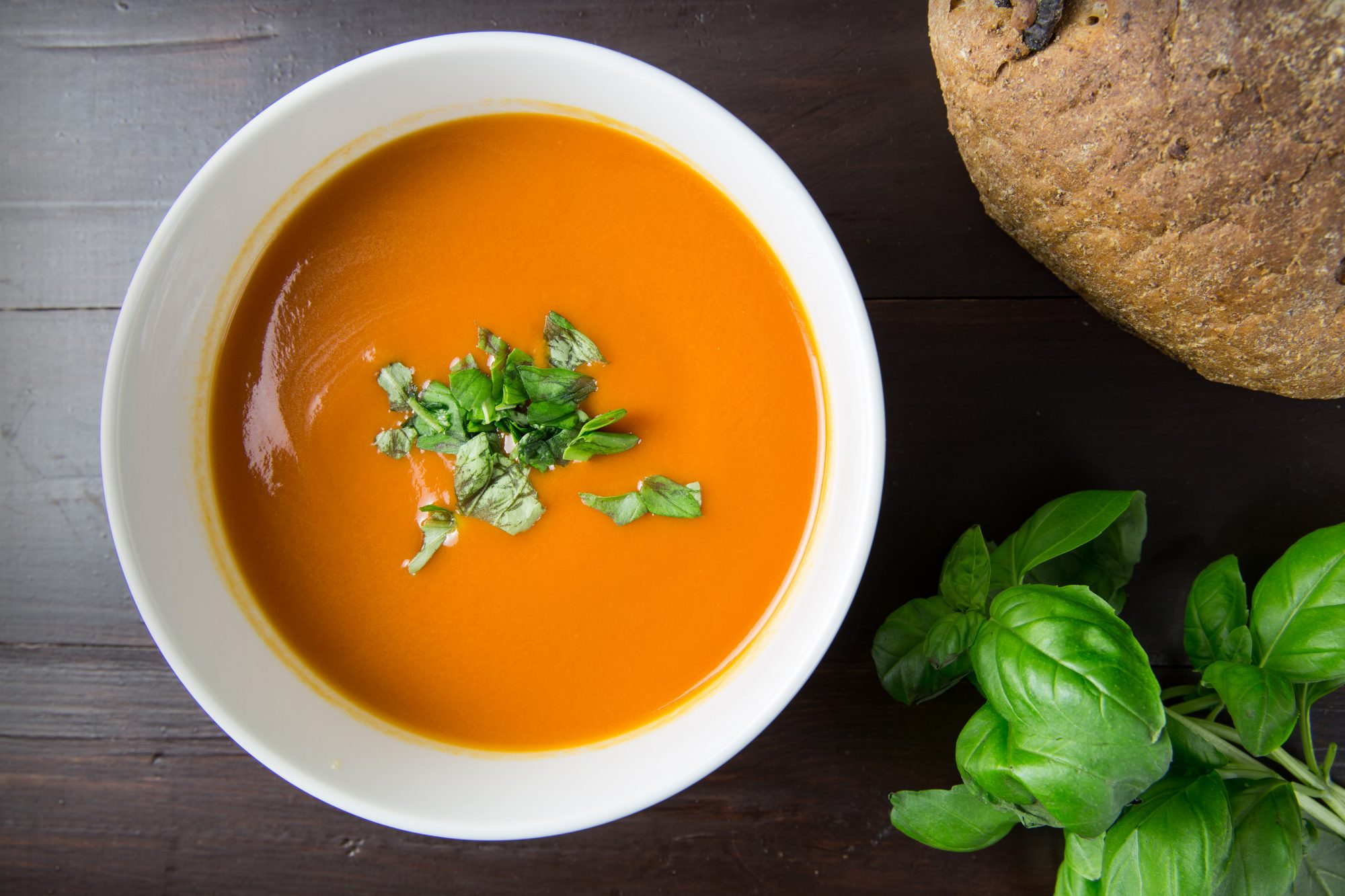 6 receitas de sopas aconchegantes para comer em dias de chuva