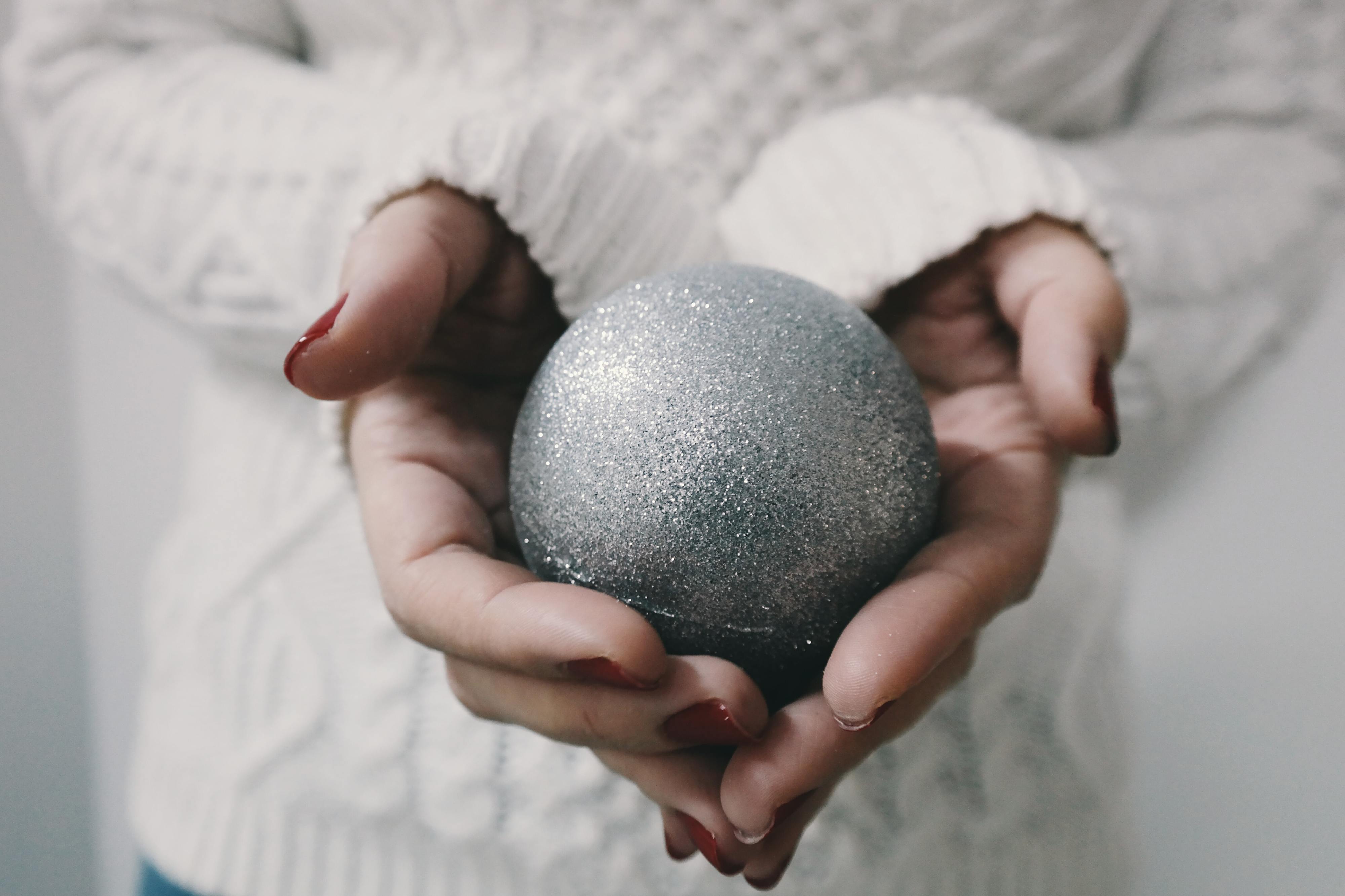 Trate da manicure em casa com estes 19 vernizes já a pensar no Natal (a partir de 2,49€)