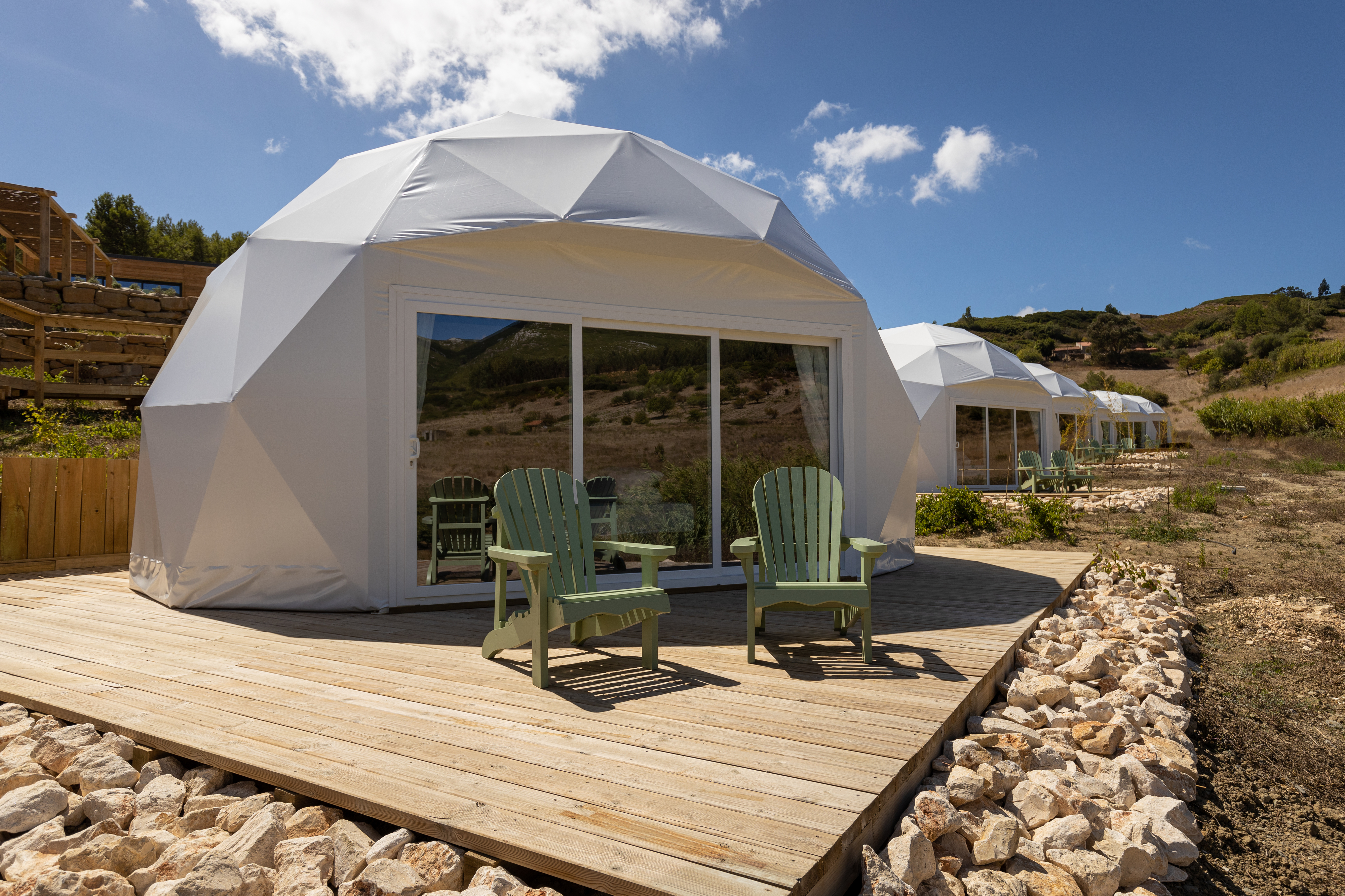 Sois Montejunto Eco Lodge. Este glamping e luxo tem piscina e wi-fi e fica a menos de uma hora de Lisboa