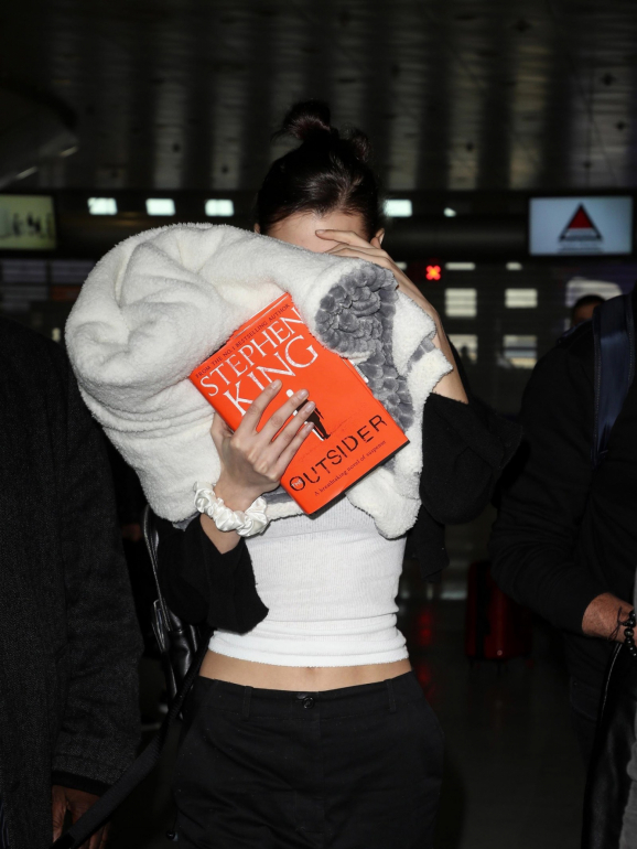 Bella no aeroporto Charles de Gaulle